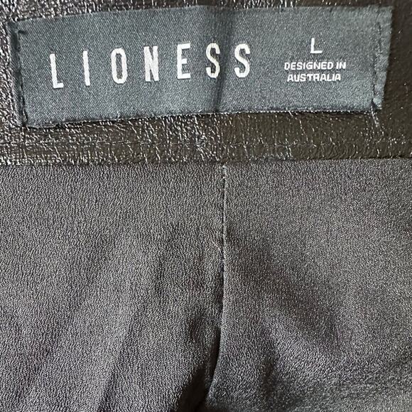 Lioness vegan leather rouche zip mini skirt.- M-L - Picture 8 of 8